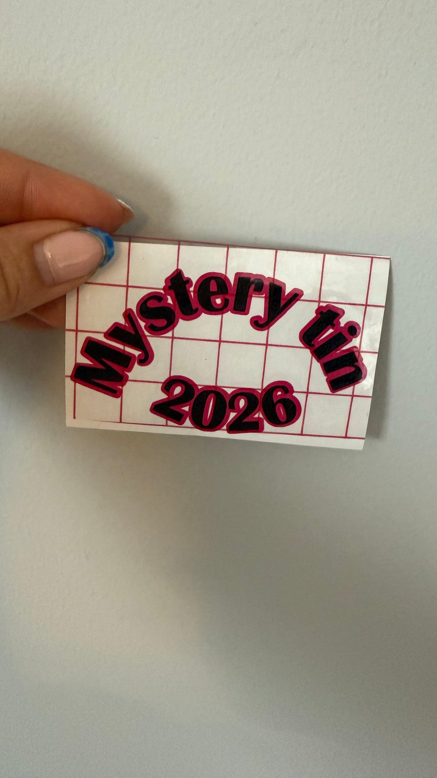 Vinyl lettering for saving tins