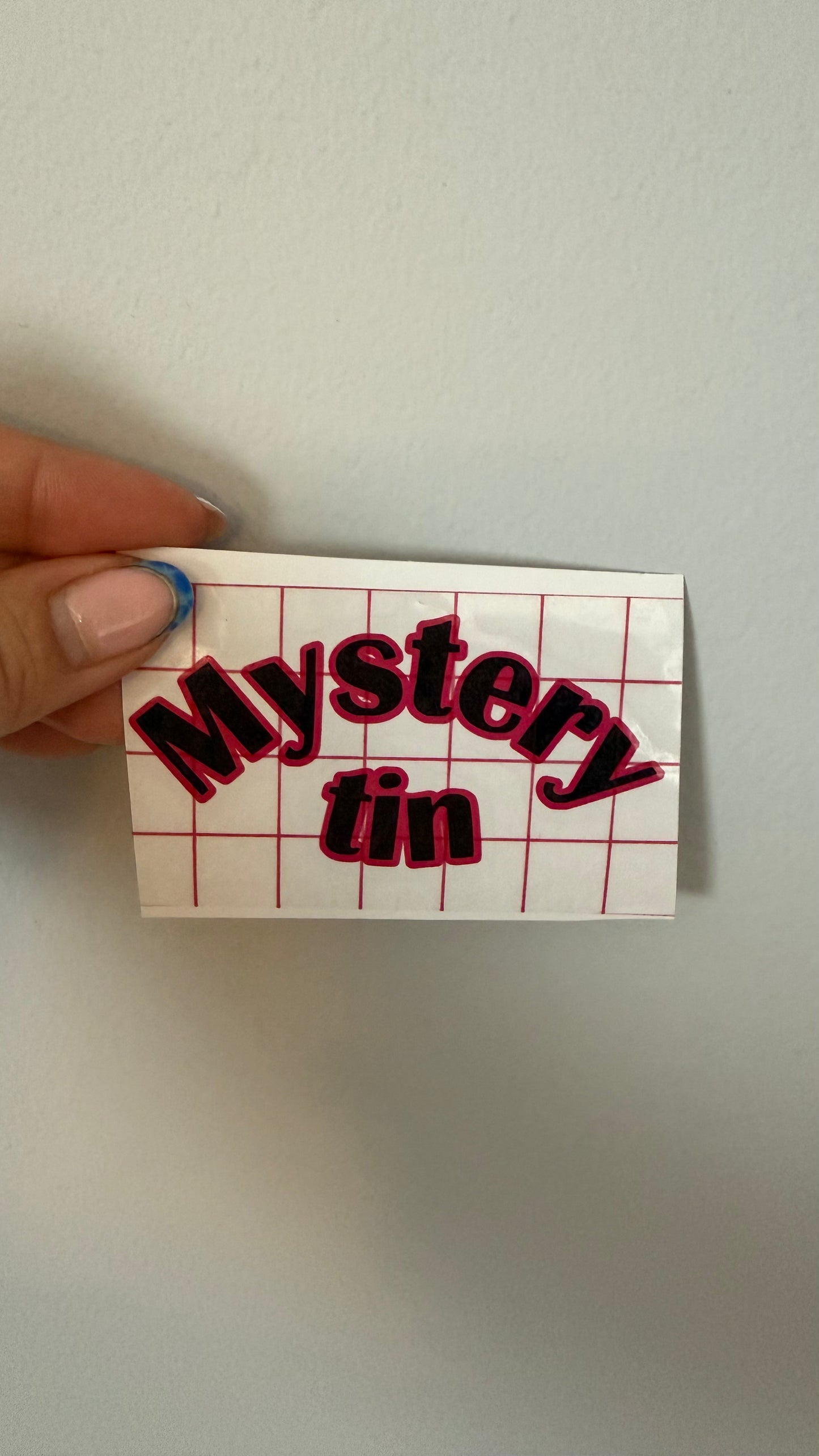 Vinyl lettering for saving tins