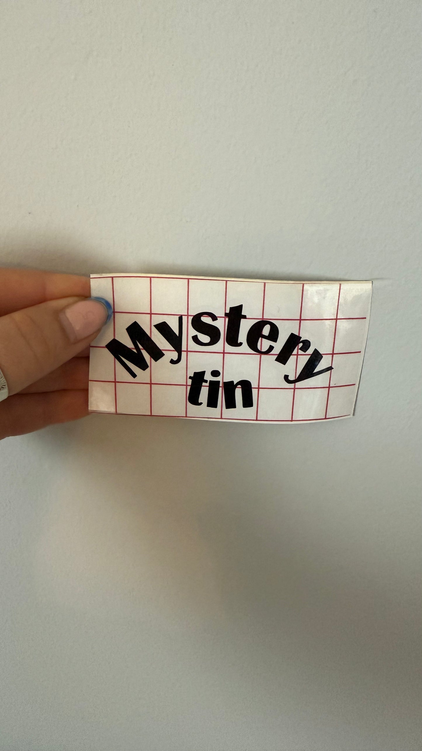 Vinyl lettering for saving tins