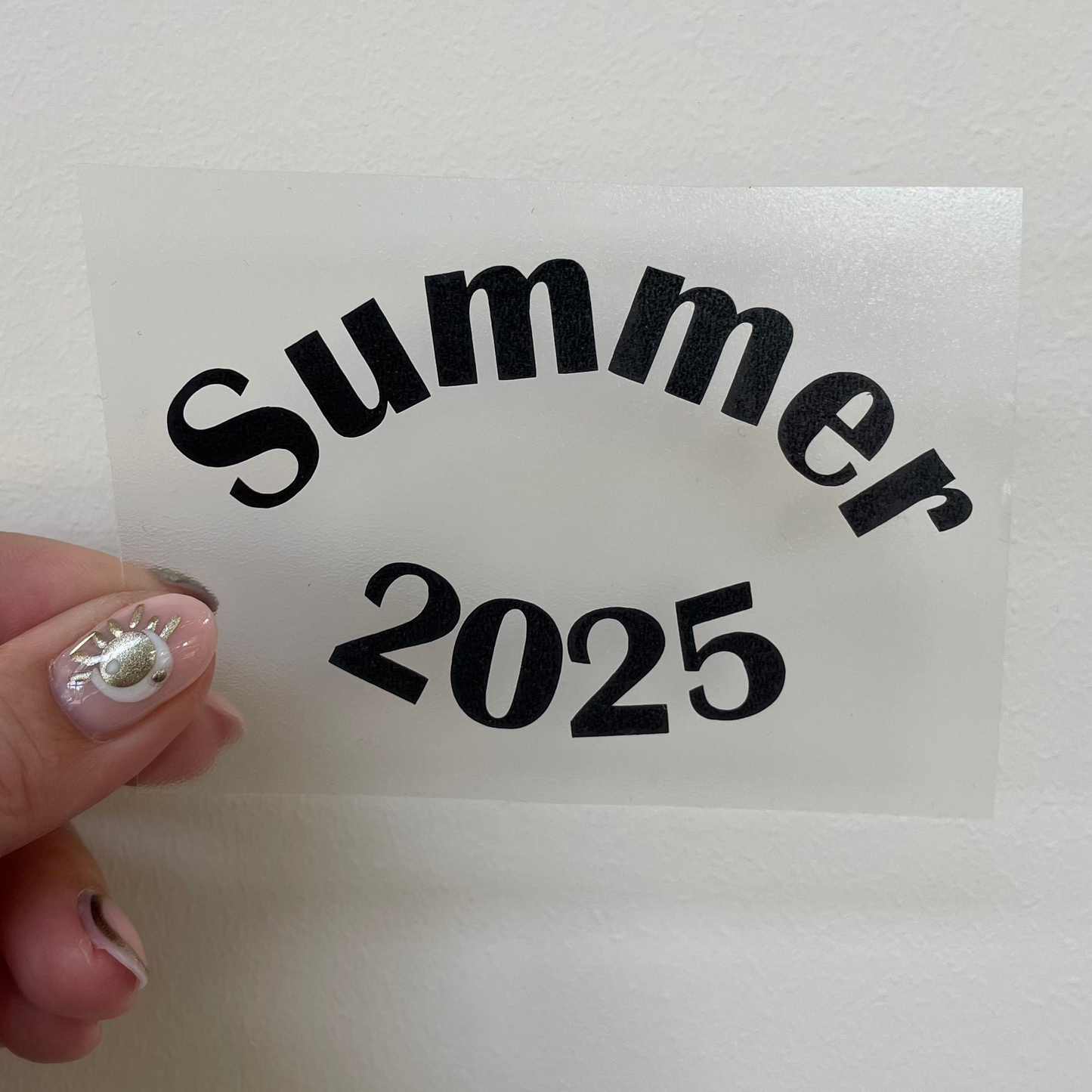 Vinyl lettering for saving tins